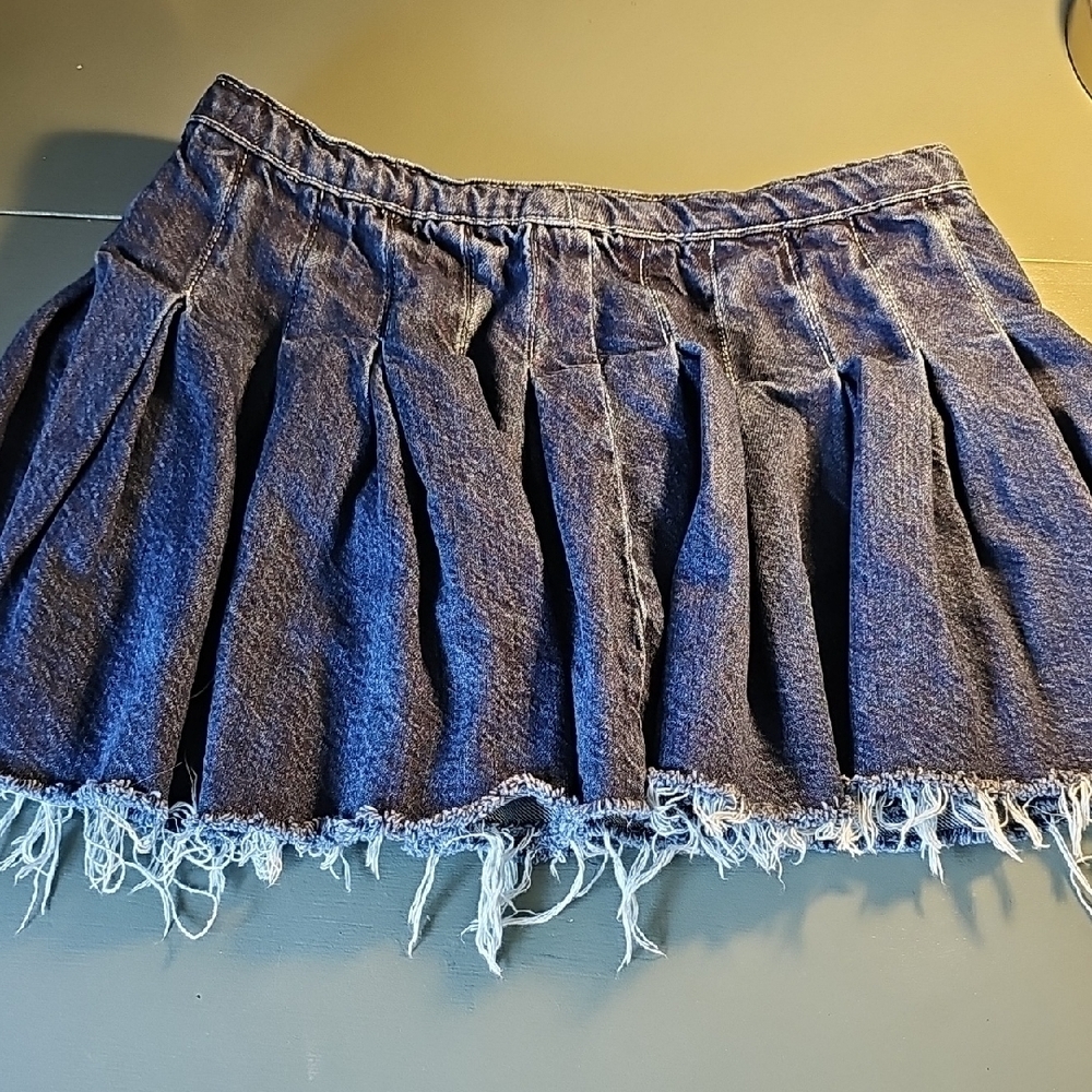 Zara‎ Pleated Denim Mini Skirt Womens Size XS Blue Raw Hem Y2K Preppy Streetwear